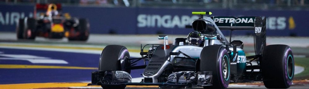 Nico Rosberg leads Ricciardo in the Singapore Grand Prix. Copyright: Mercedes AMG F1 Team.